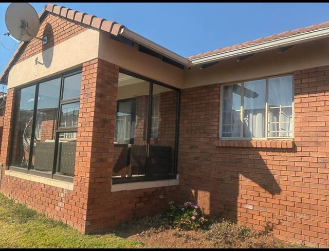 3 BEDROOM PROPERTY TO RENT IN MOOIKLOOF RIDGE ESTATE